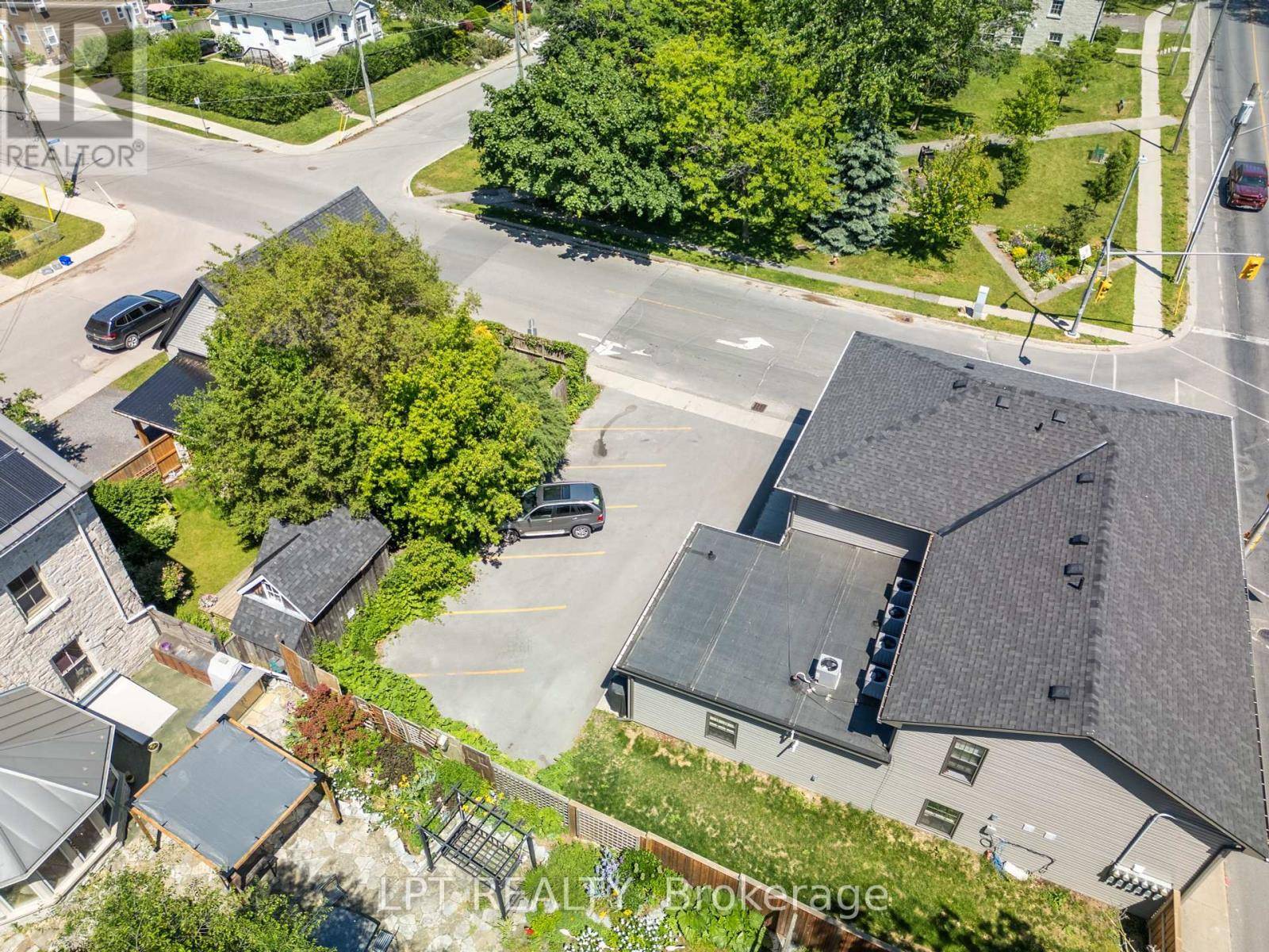 Kingston (central City West), ON K7M1E0,120 YONGE STREET