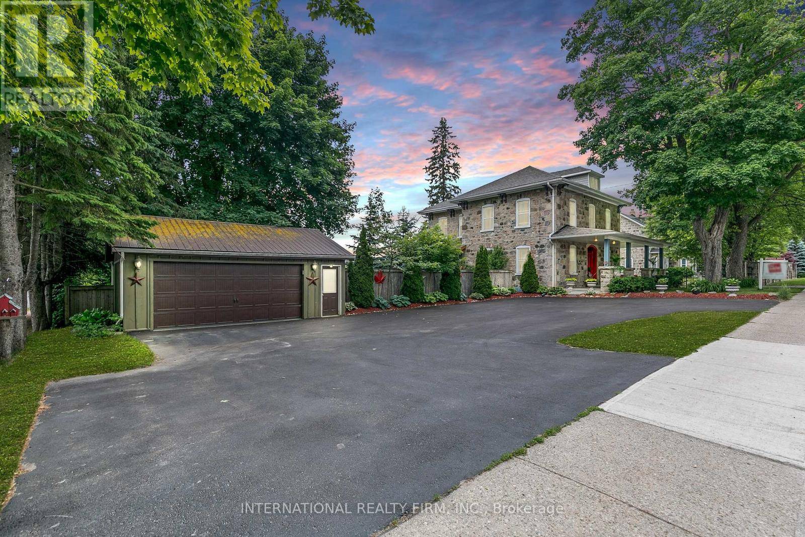 Wellington North (arthur), ON N0G1A0,261 SMITH STREET
