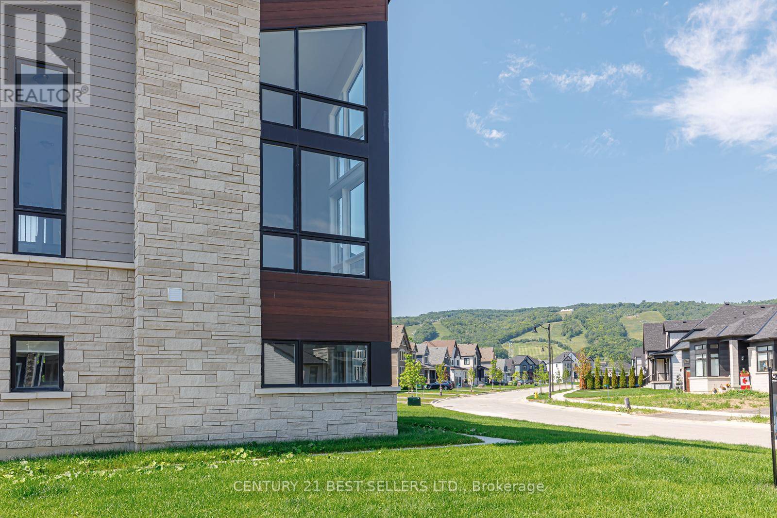 Blue Mountains, ON L9Y0Z4,117 STONELEIGH DRIVE