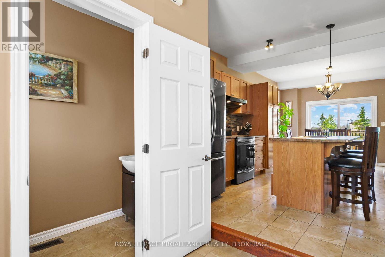 Loyalist (amherstview), ON K7N0A3,121 BLAKELY STREET