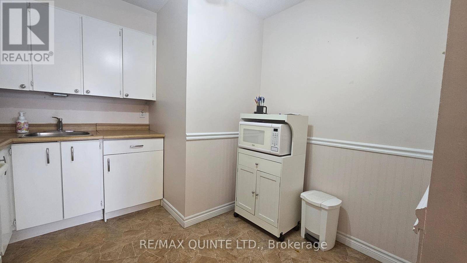 Gananoque, ON K7G3A4,610 William ST South #404