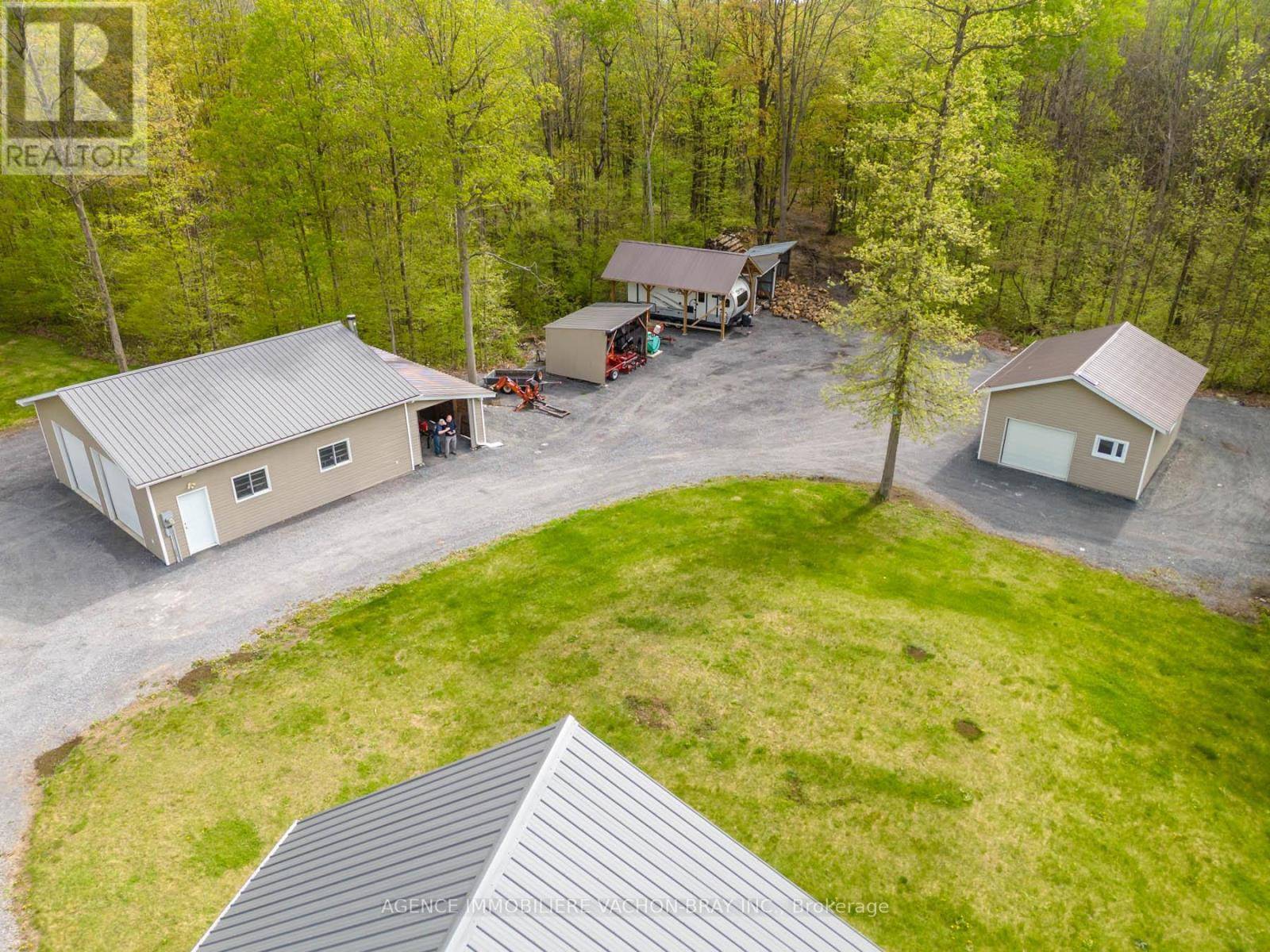 North Glengarry, ON K0C1B0,18668 CONCESSION 2 ROAD