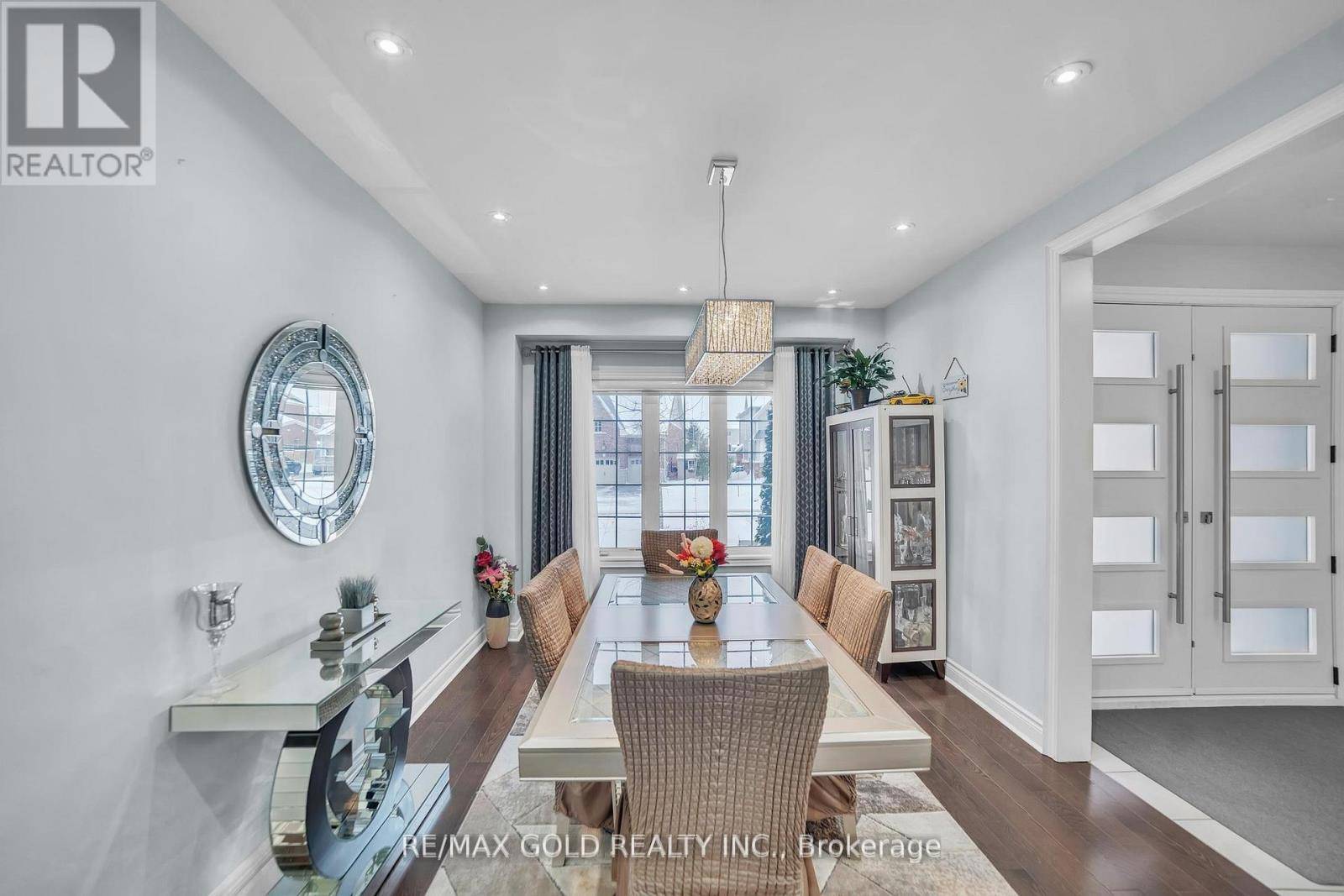 Mono, ON L0W2Z2,28 MEEK AVENUE