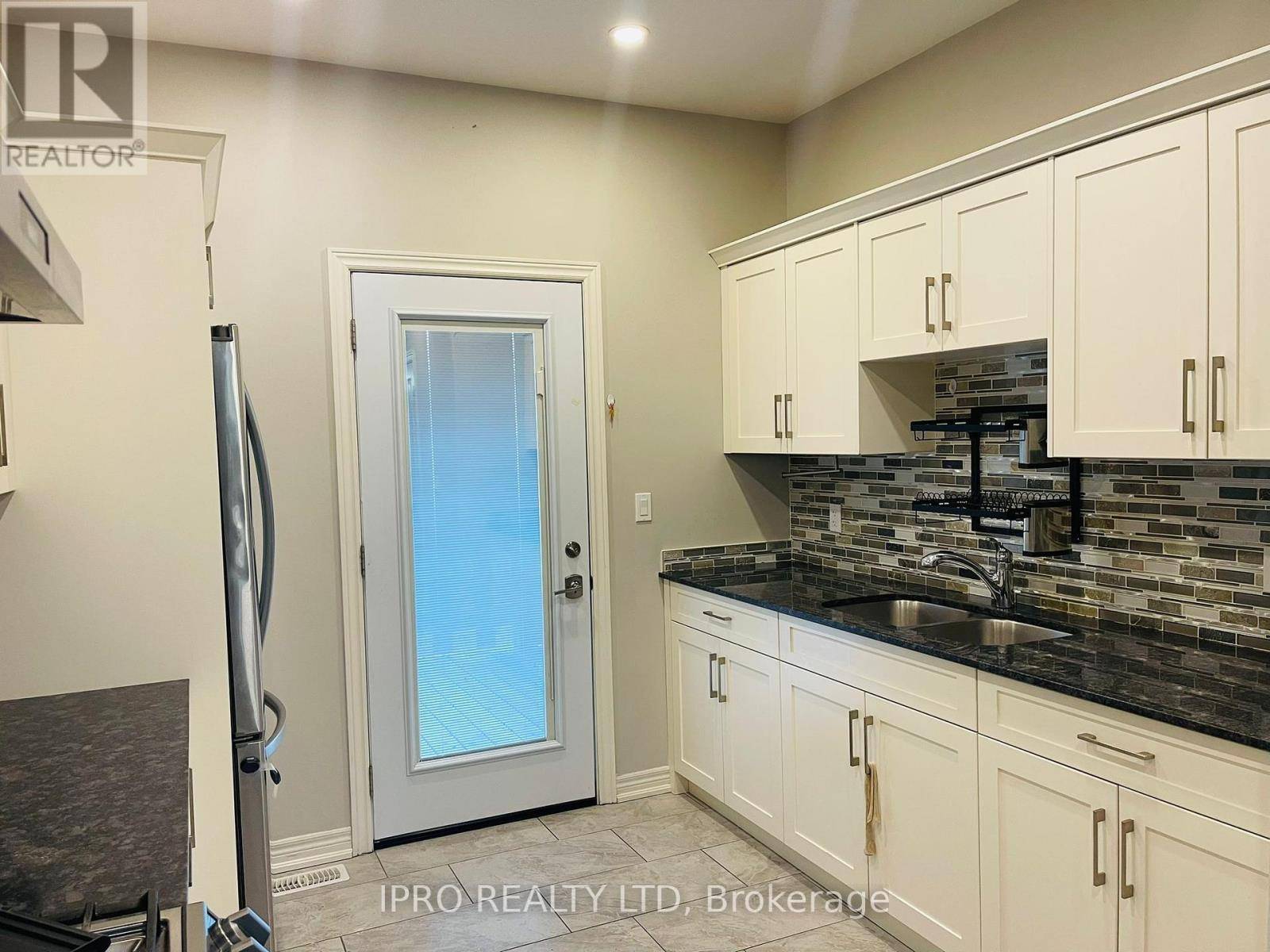 St. Catharines (oakdale), ON L2P2B7,22 ELM STREET