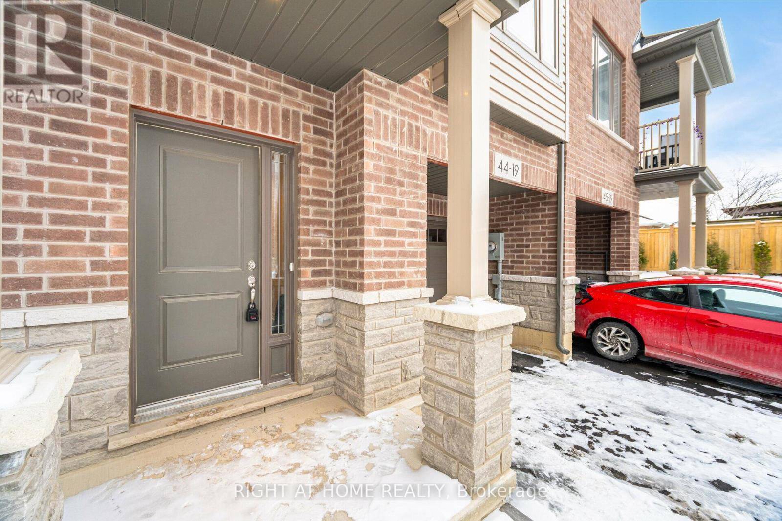 Hamilton (stoney Creek Mountain), ON L8J0M7,19 Picardy DR #44