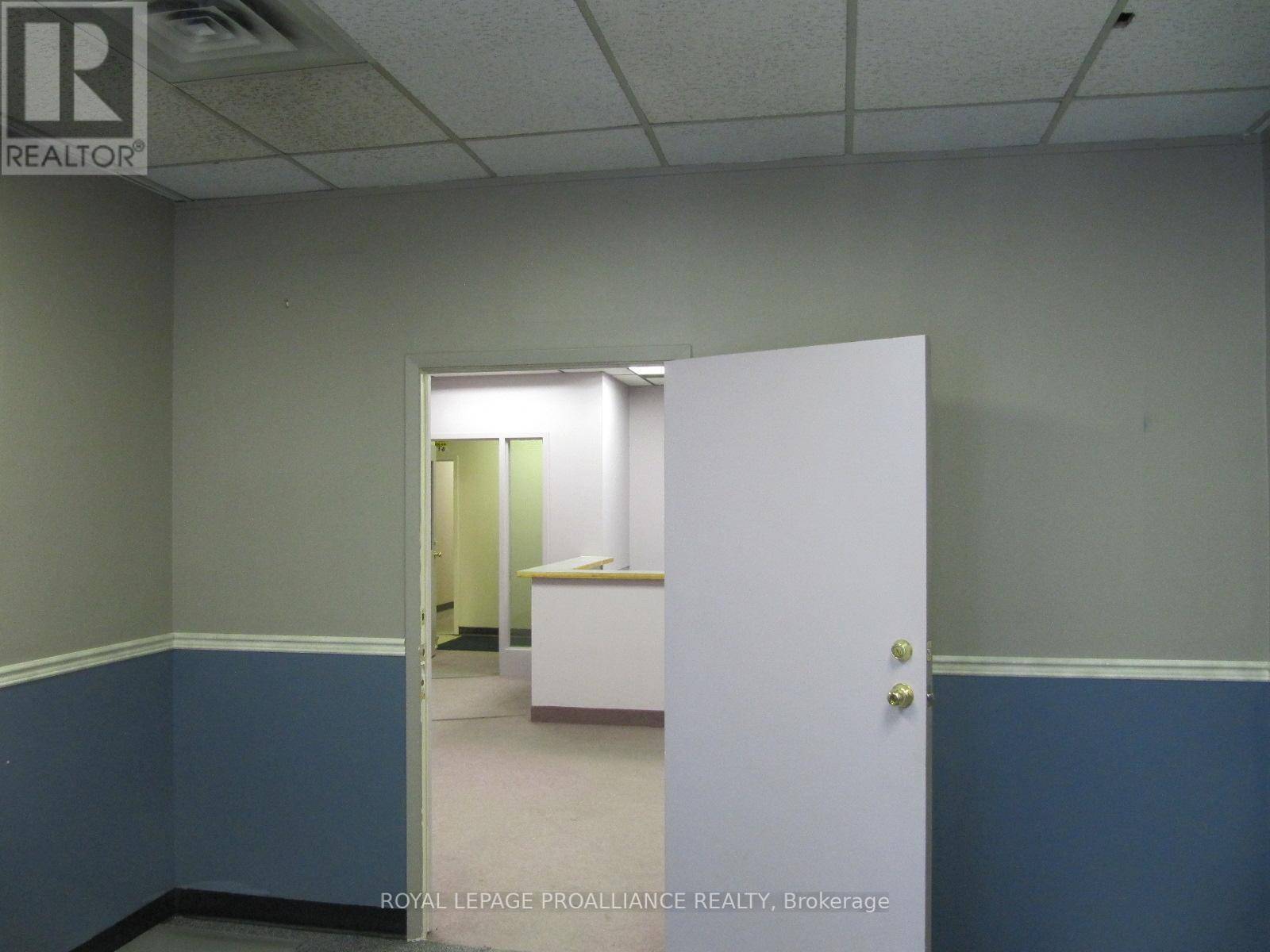 Belleville (belleville Ward), ON K8P3C3,205 North Front ST #R1