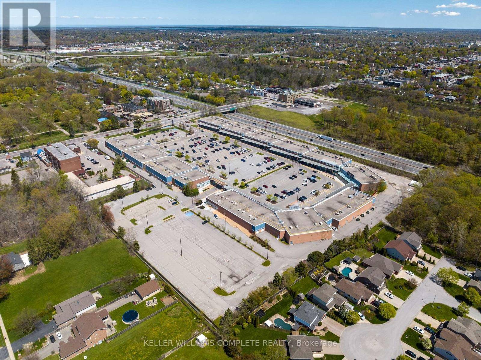 Niagara Falls (west Wood), ON L2H1G8,7500 Lundy's LN #C14D