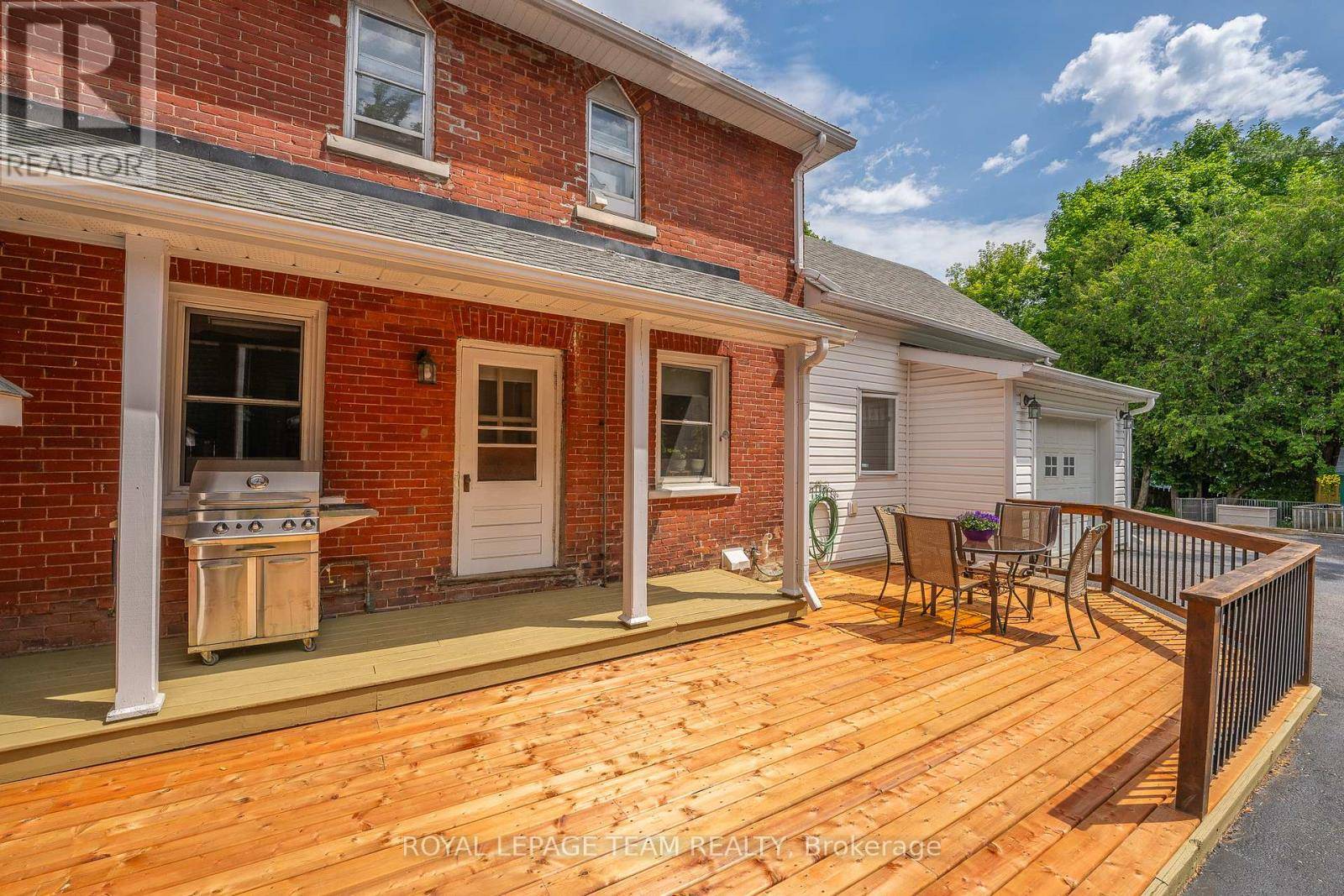 Arnprior, ON K7S2P3,241 JOHN STREET