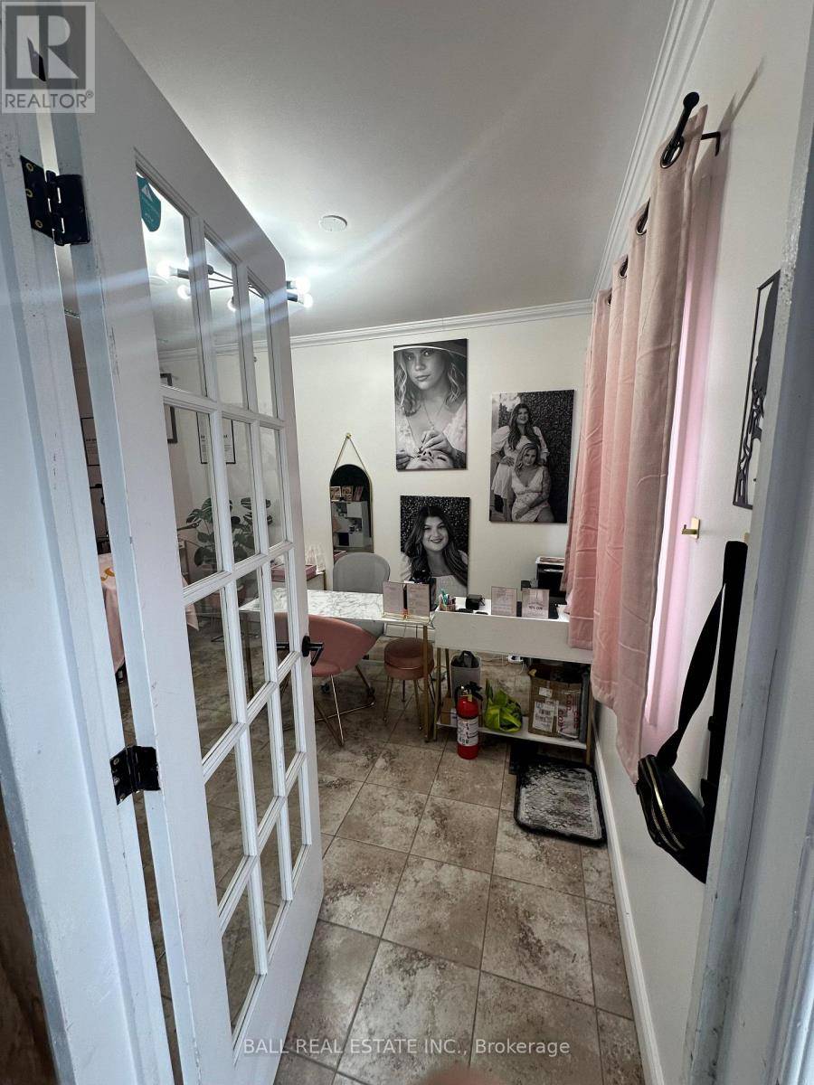 Kingston (east Of Sir John A. Blvd), ON K7K1A5,73 Queen ST ##2