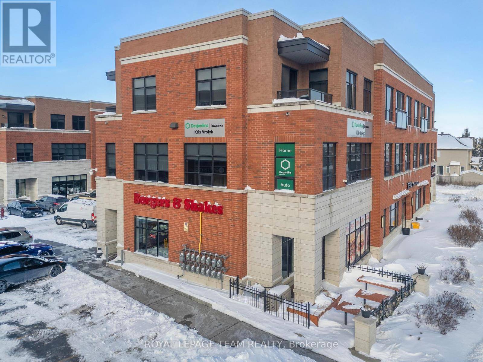 Ottawa, ON K2J6B6,220 Kennevale DR #101