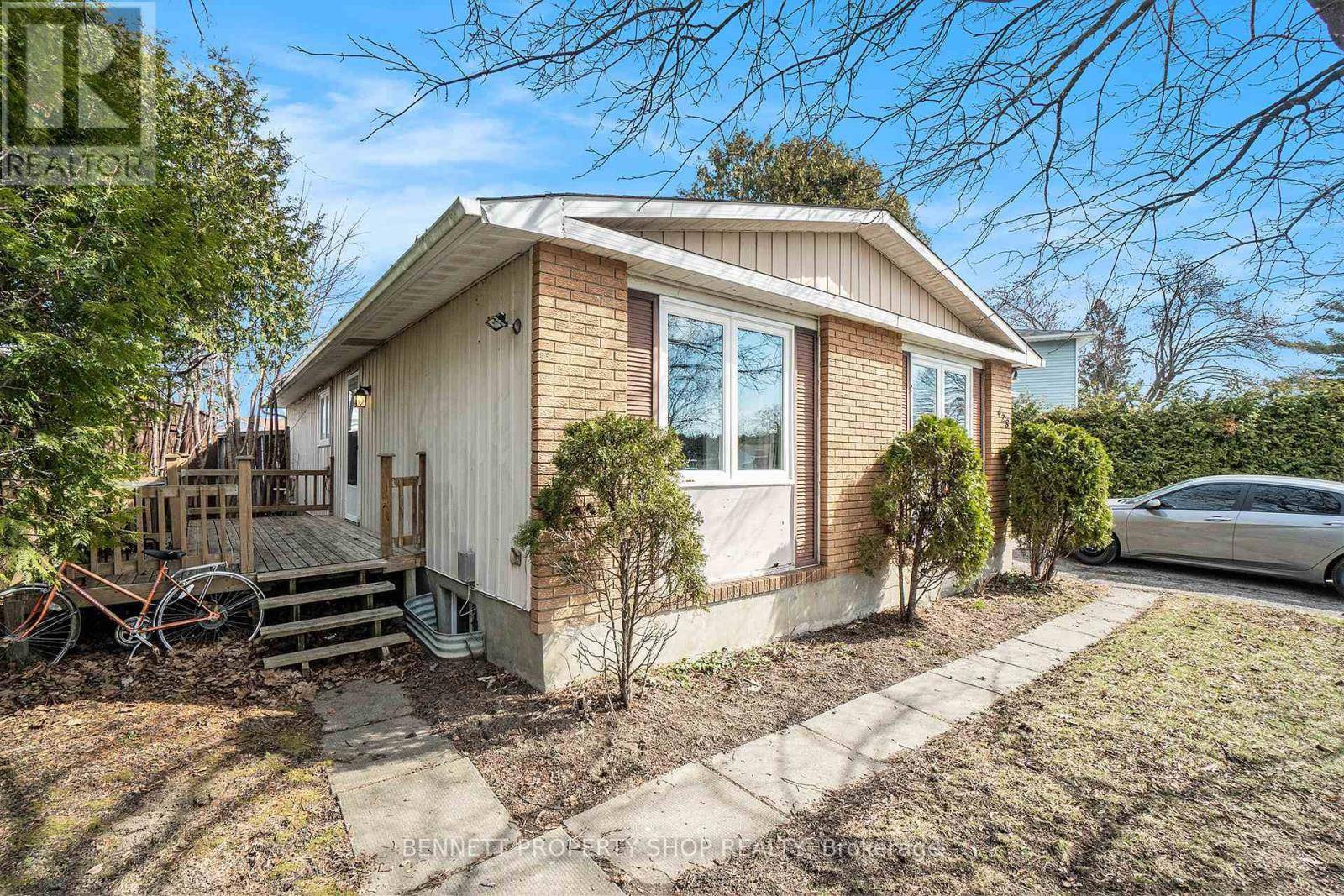Ottawa, ON K1E1M8,428 HATFIELD CRESCENT