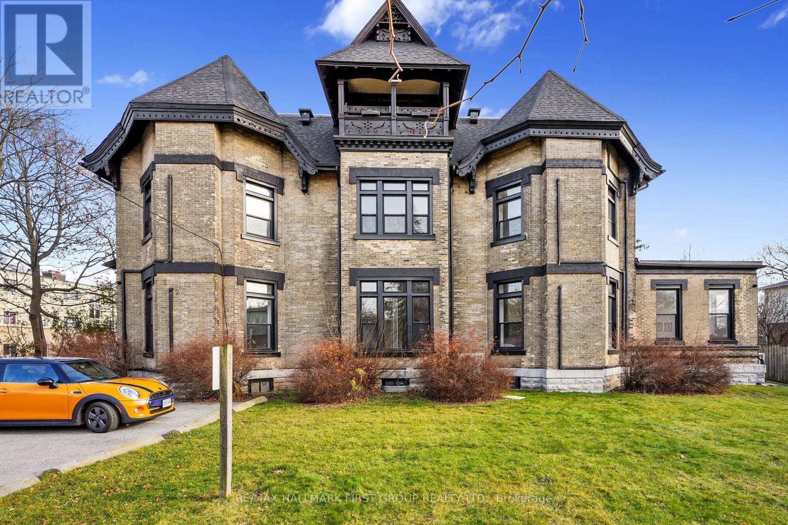 Cobourg, ON K9A3W7,202 Green ST #9