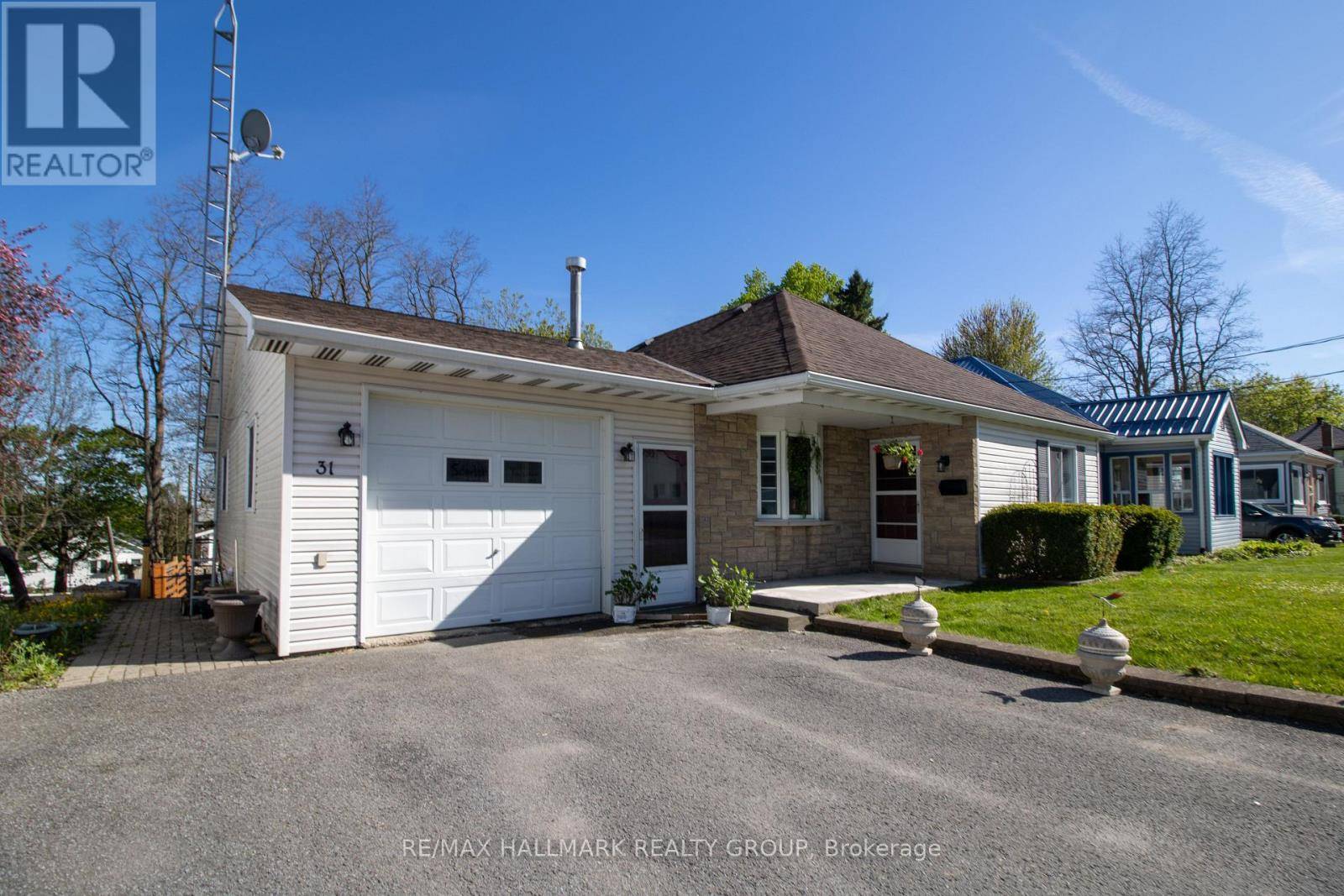 Brockville, ON K6V4L5,31 CHAFFEY STREET