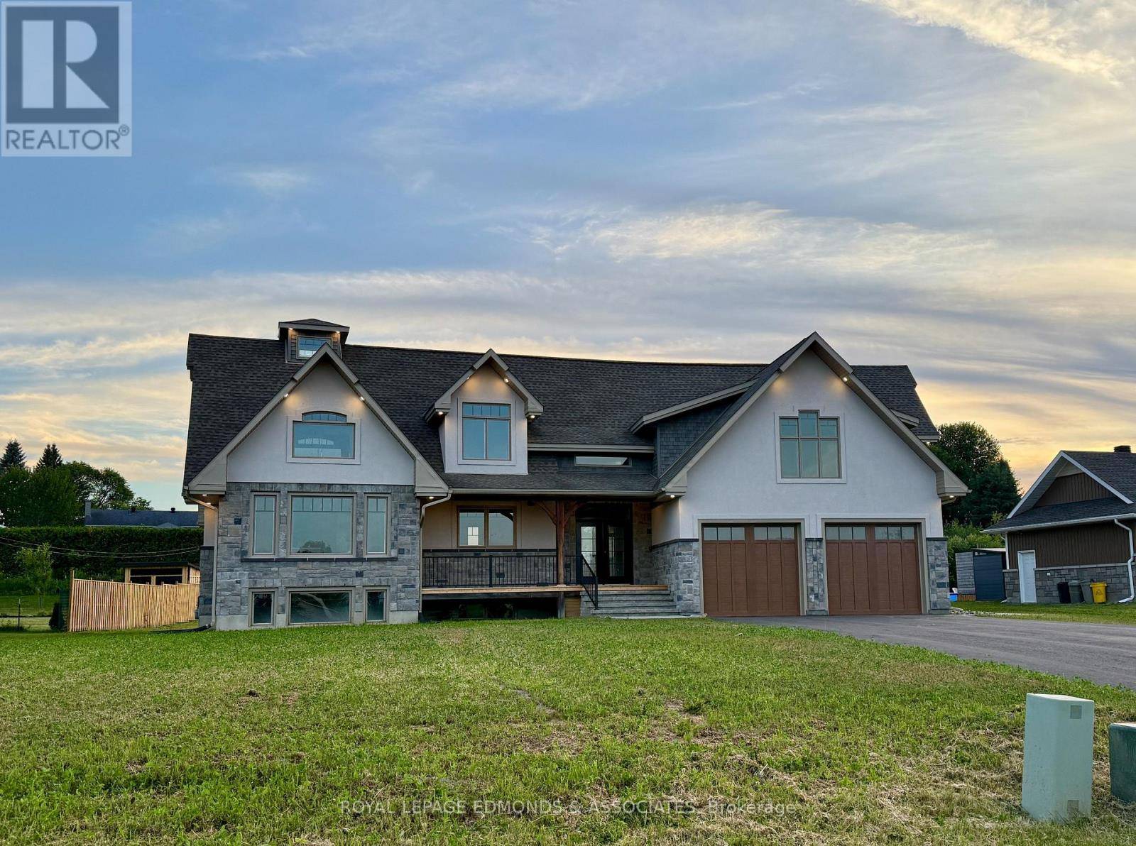 Petawawa, ON K8A8N2,14 FAIRWAY DRIVE N