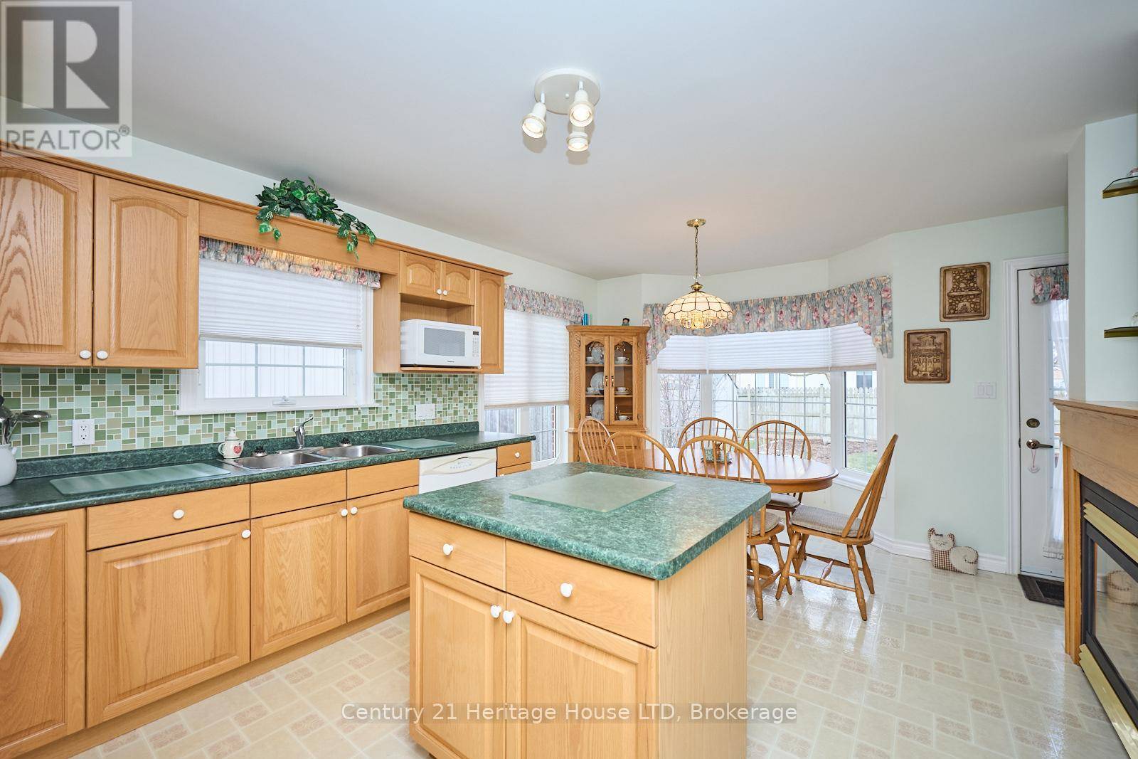 Fort Erie (lakeshore), ON L2A6L6,487 ALBANY STREET