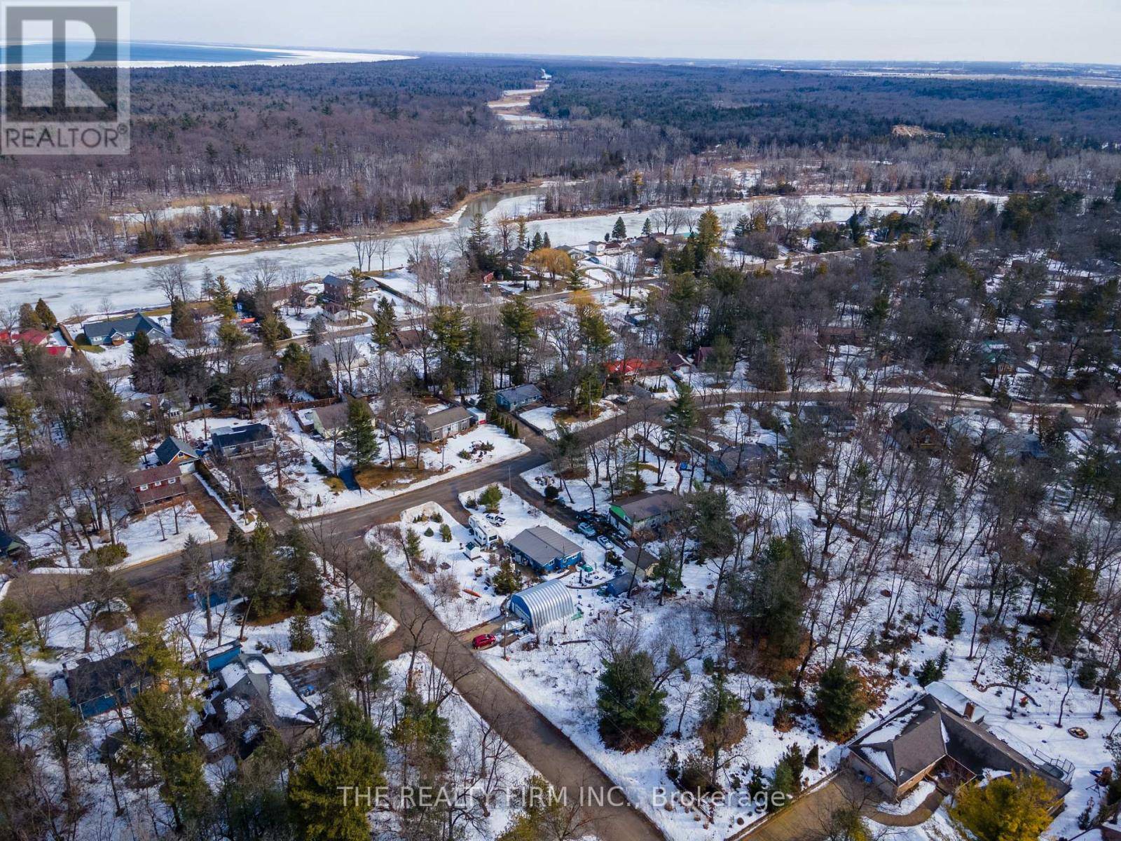 Lambton Shores (port Franks), ON N0M2L0,10048 URLIN CRESCENT