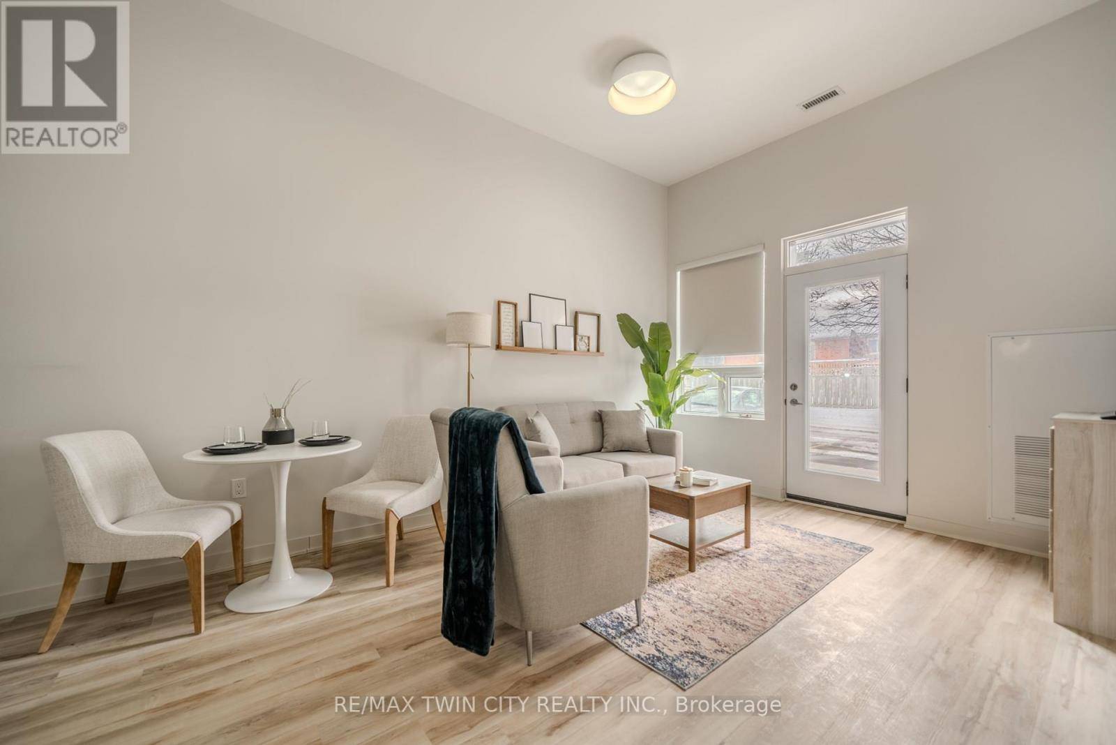 Brantford, ON N3R4K5,152 North Park ST #308