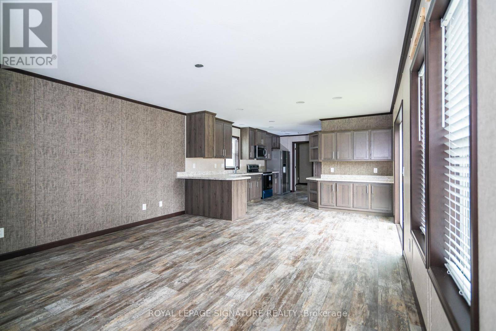 Chatham-kent (chatham), ON N7L4E4,126 REGENCY DRIVE