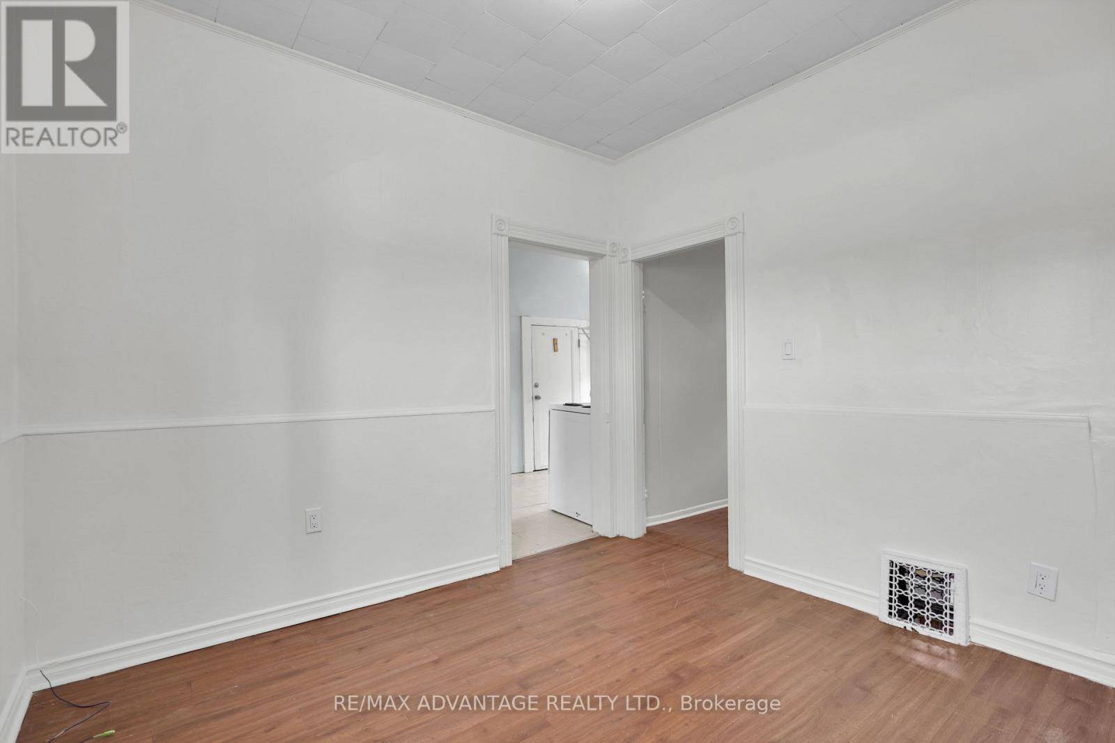 London East (east L), ON N5Z1Y4,28 RATHGAR STREET