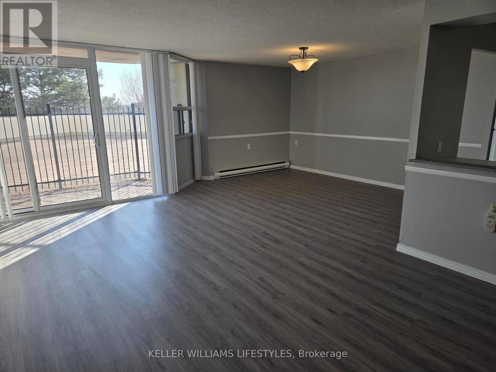 London East (east K), ON N6B3N8,323 Colborne ST #206