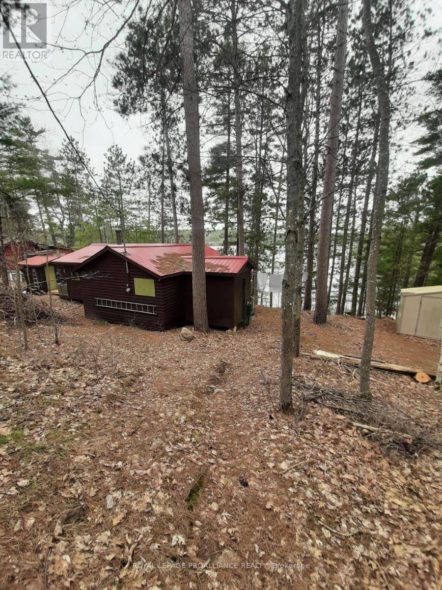 Addington Highlands (addington Highlands), ON K0H1K0,102 MAZINAW LAKE