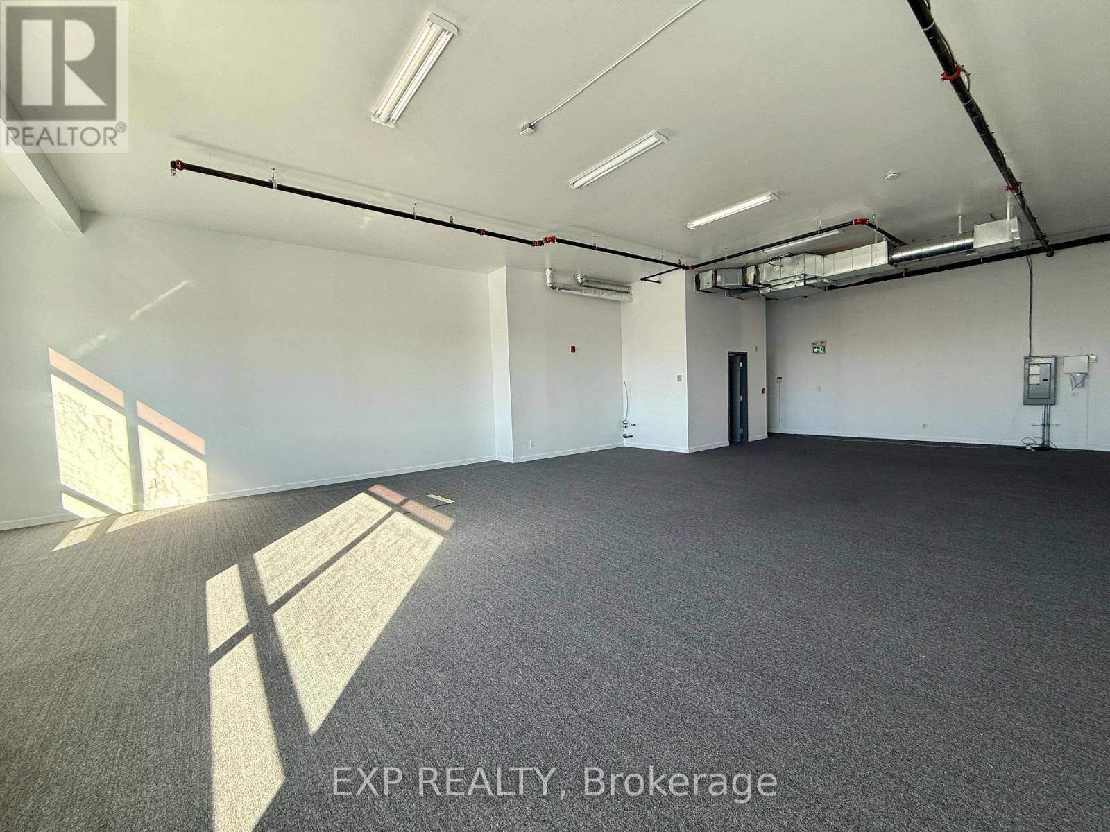Ottawa, ON K2M2G8,65 DENZIL DOYLE CT #213