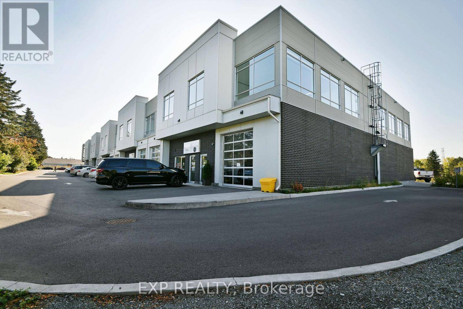 Ottawa, ON K2M2G8,65 DENZIL DOYLE CT #213