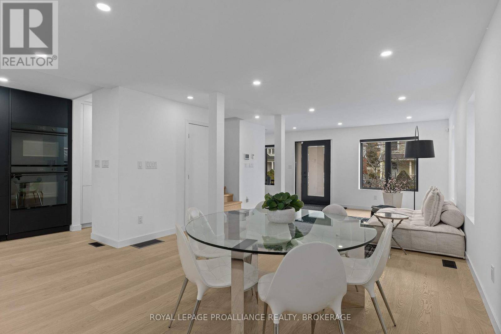 Kingston (14 - Central City East), ON K7L4N7,78 PEMBROKE STREET