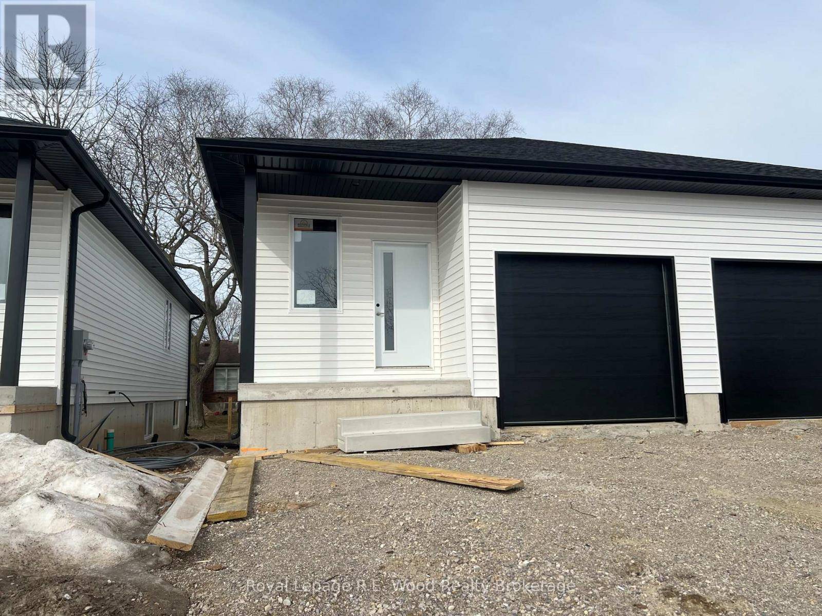 Aylmer, ON N5H2C9,335 JOHN STREET S