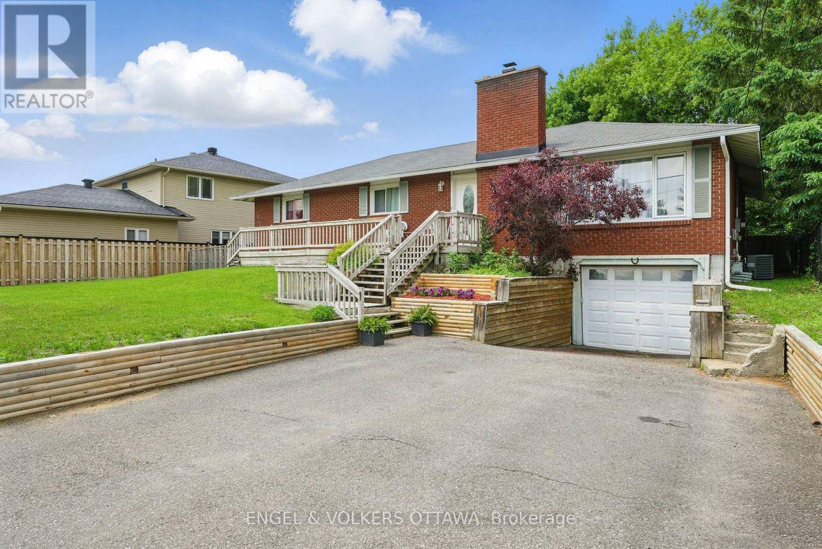 Ottawa, ON K1T1E5,1427 ROSEBELLA AVENUE