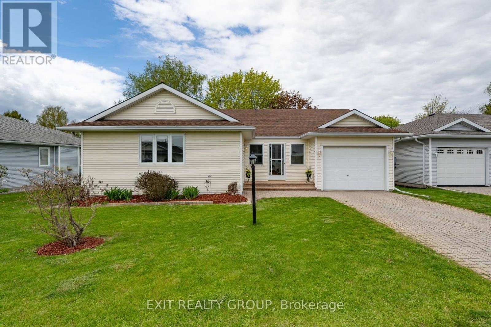 Prince Edward County (wellington), ON K0K3L0,7 CRETNEY DRIVE