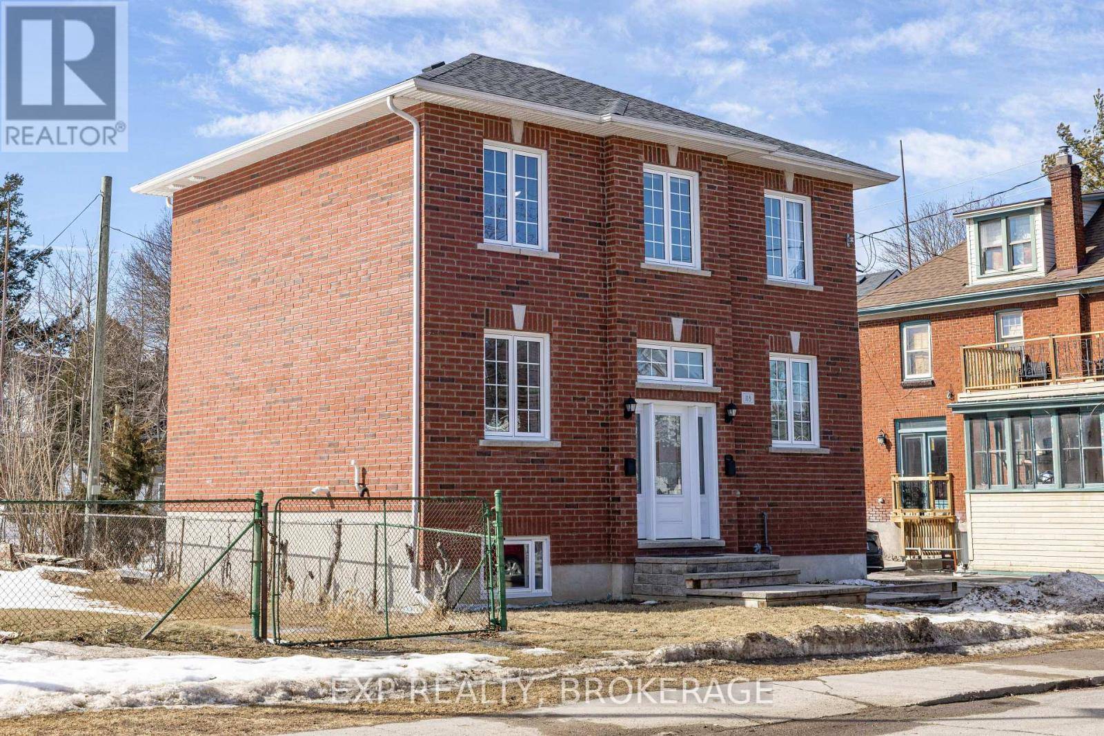 Kingston (central City East), ON K7L0B5,118 NAPIER STREET