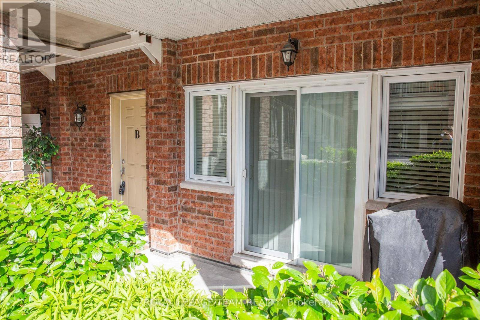 Ottawa, ON K2S0C8,1113 Stittsville Main ST #B