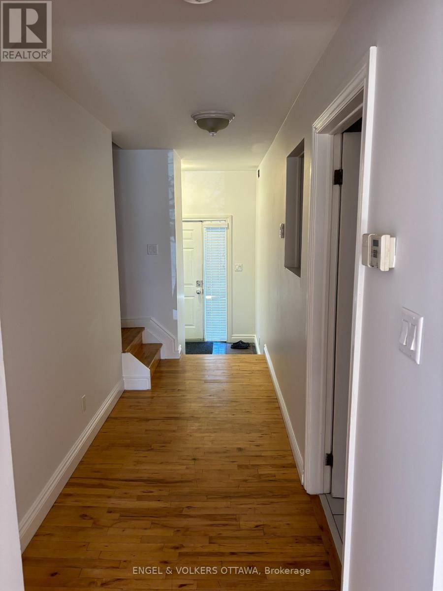 Ottawa, ON K1K2B8,306 Presland RD #A