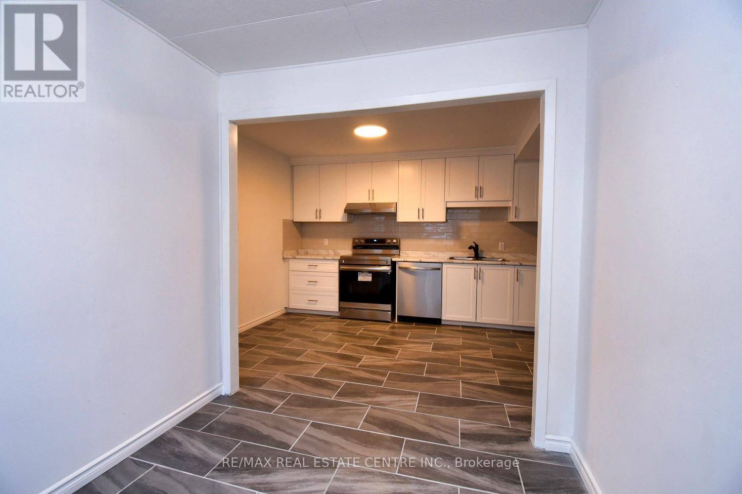 Hamilton (delta), ON L8K2L8,14 GRAHAM AVENUE S