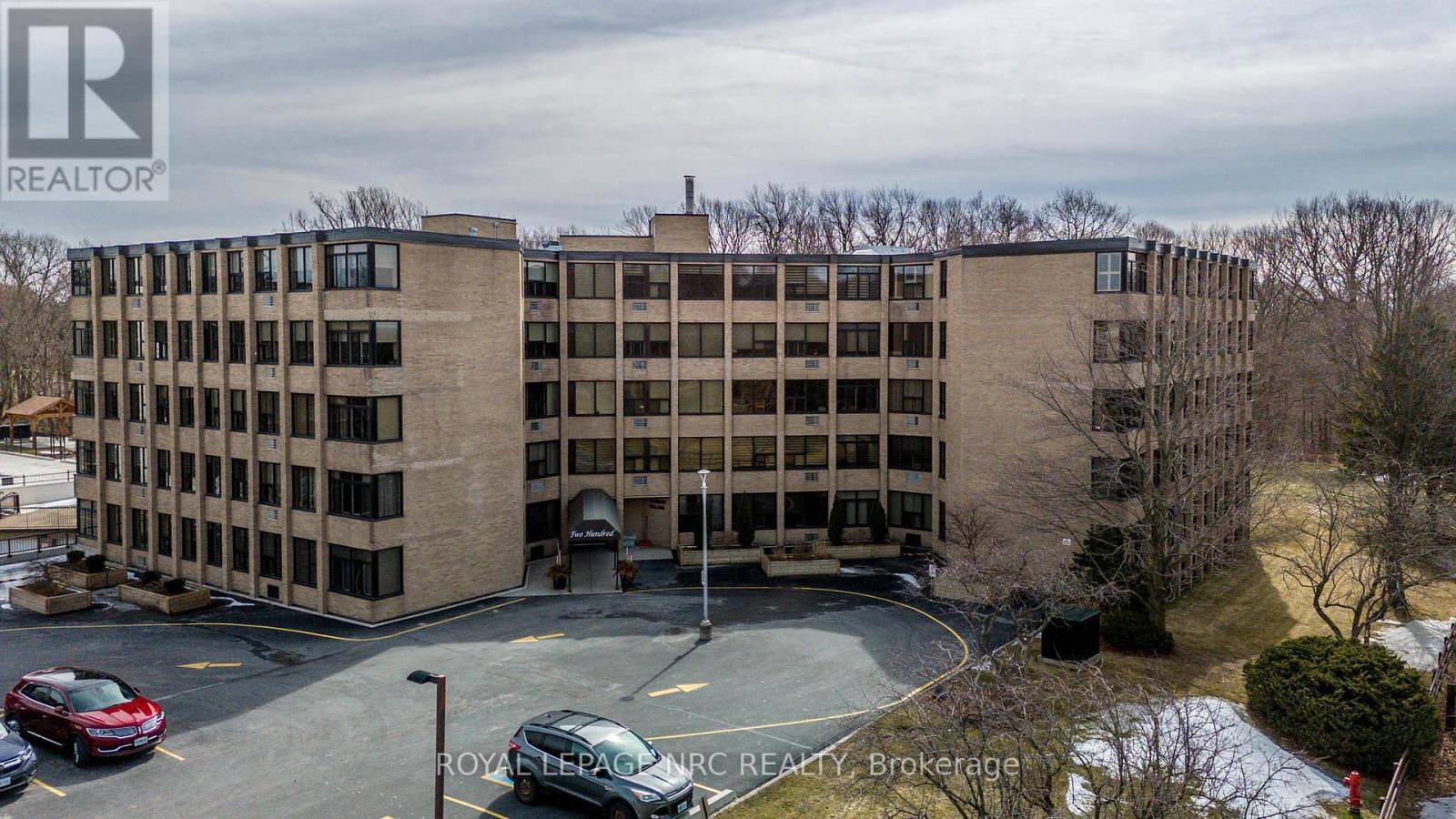 Pelham (fonthill), ON L0S1M0,200 Highway 20 West #404B