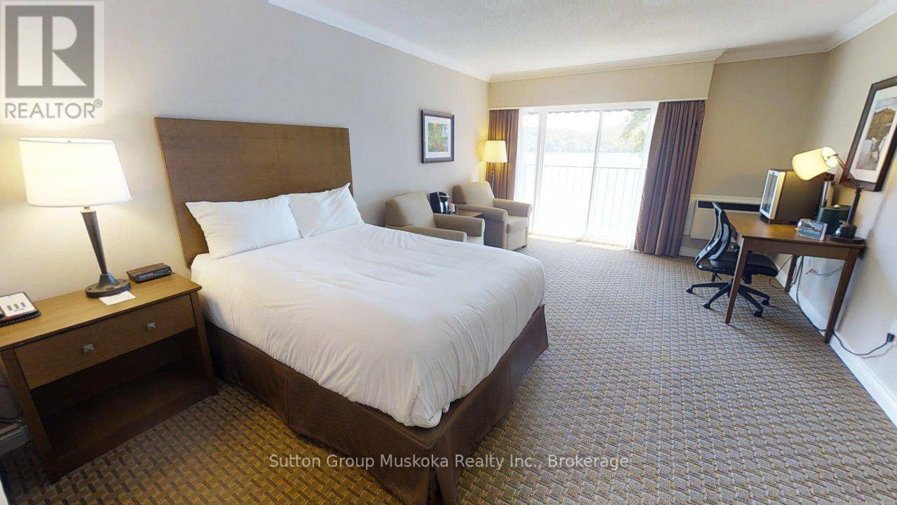 Huntsville (chaffey), ON P1H2E8,421 Bayshore - Deerhurst DR #421