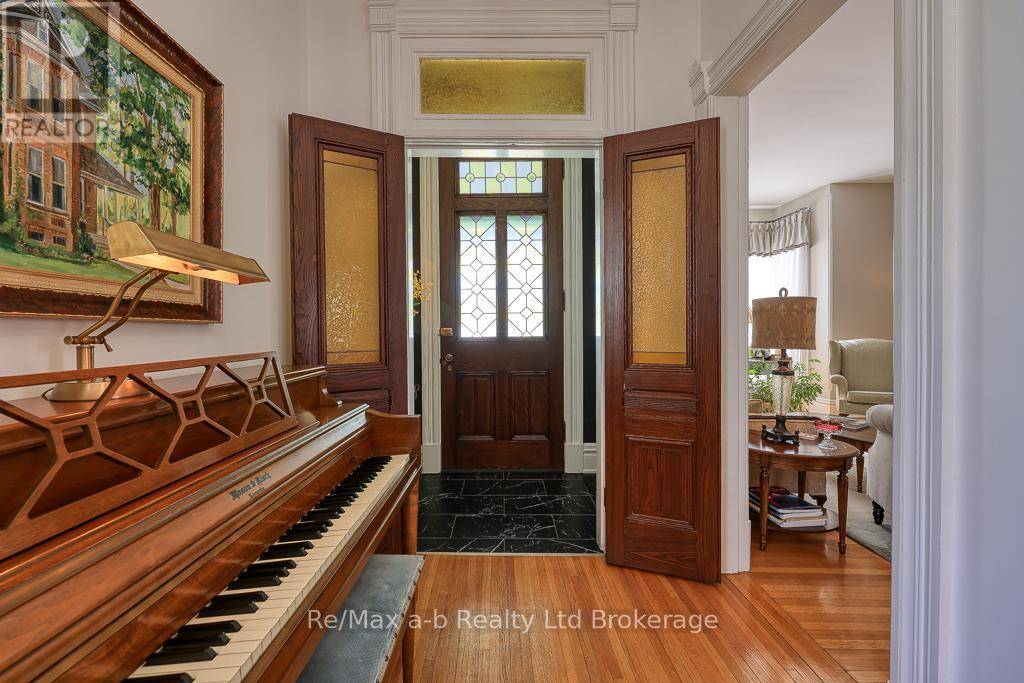 Woodstock (woodstock - North), ON N4S4V3,399 DREW STREET