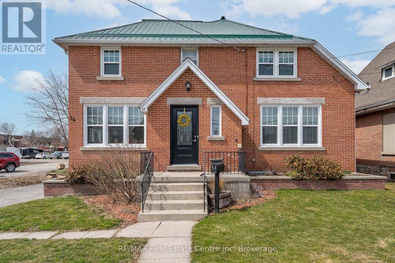 Kawartha Lakes (fenelon Falls), ON K0M1N0,24 LINDSAY STREET