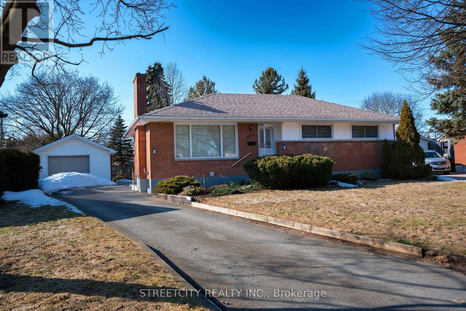 London, ON N5V2L7,1199 FARNSBOROUGH CRESCENT