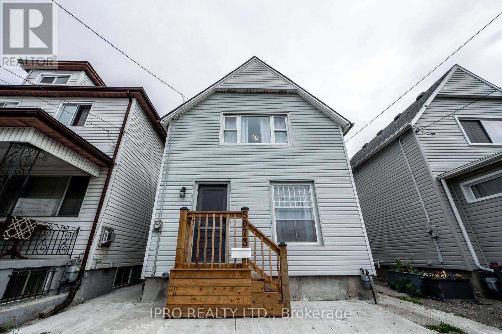Niagara Falls (clifton Hill), ON L2G1B1,5073 KITCHENER STREET