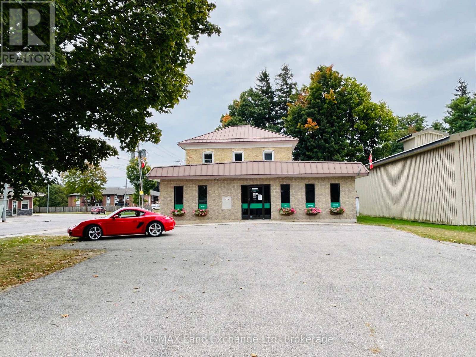 North Huron (wingham), ON N0G2W0,8 ALFRED STREET
