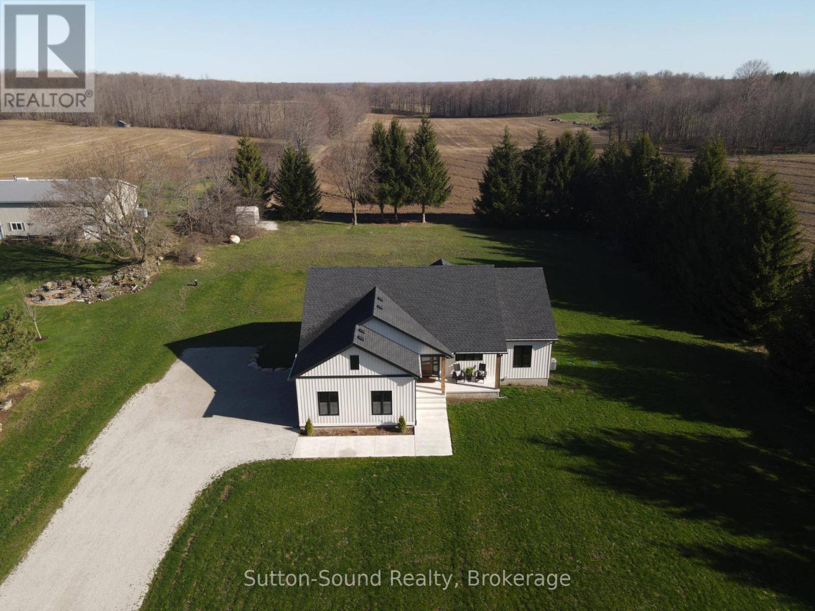 Georgian Bluffs, ON N4K5N5,102175 GREY RD 5