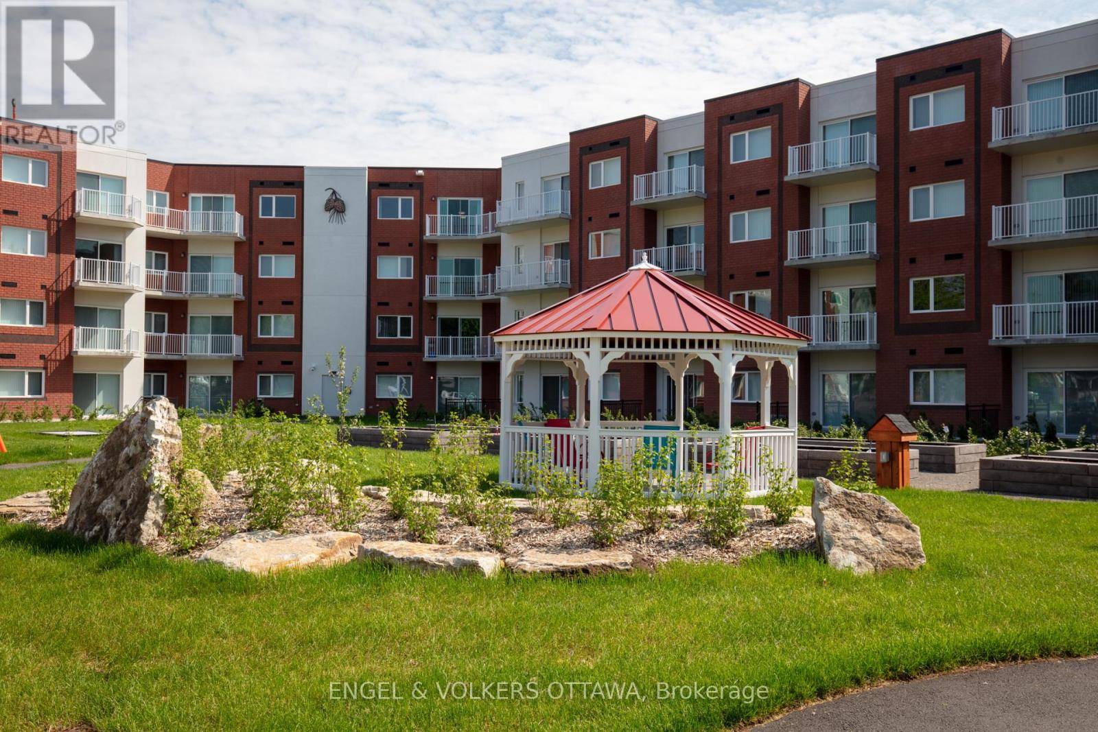 Smiths Falls, ON K7A0C4,45 Elmsley ST #228