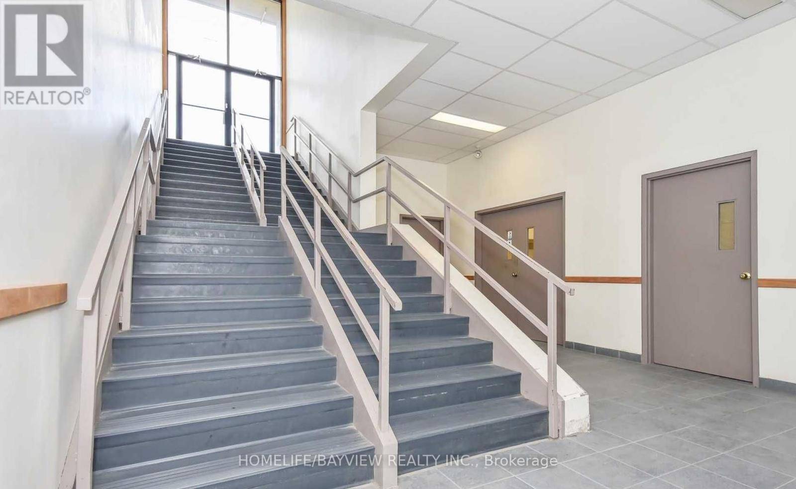 Guelph (downtown), ON N1H4C9,45 Wyndham ST North #Lower - B3