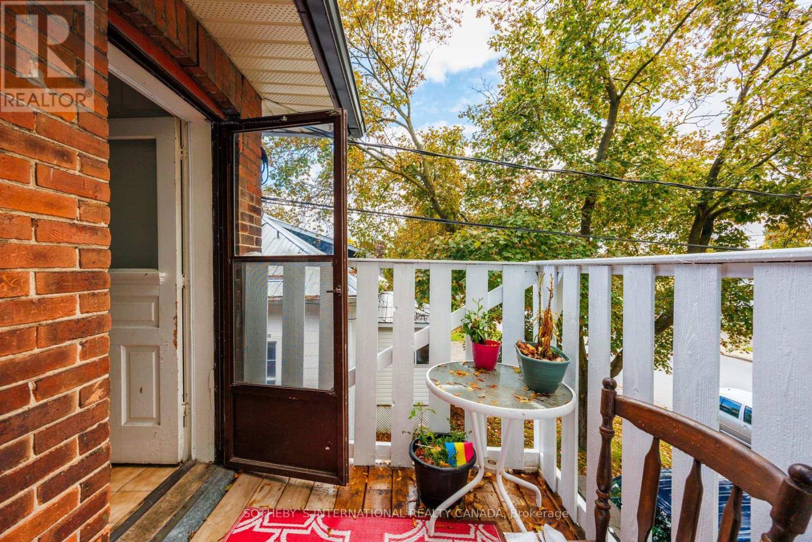 Kawartha Lakes (lindsay), ON K9V2P9,82 DURHAM STREET W