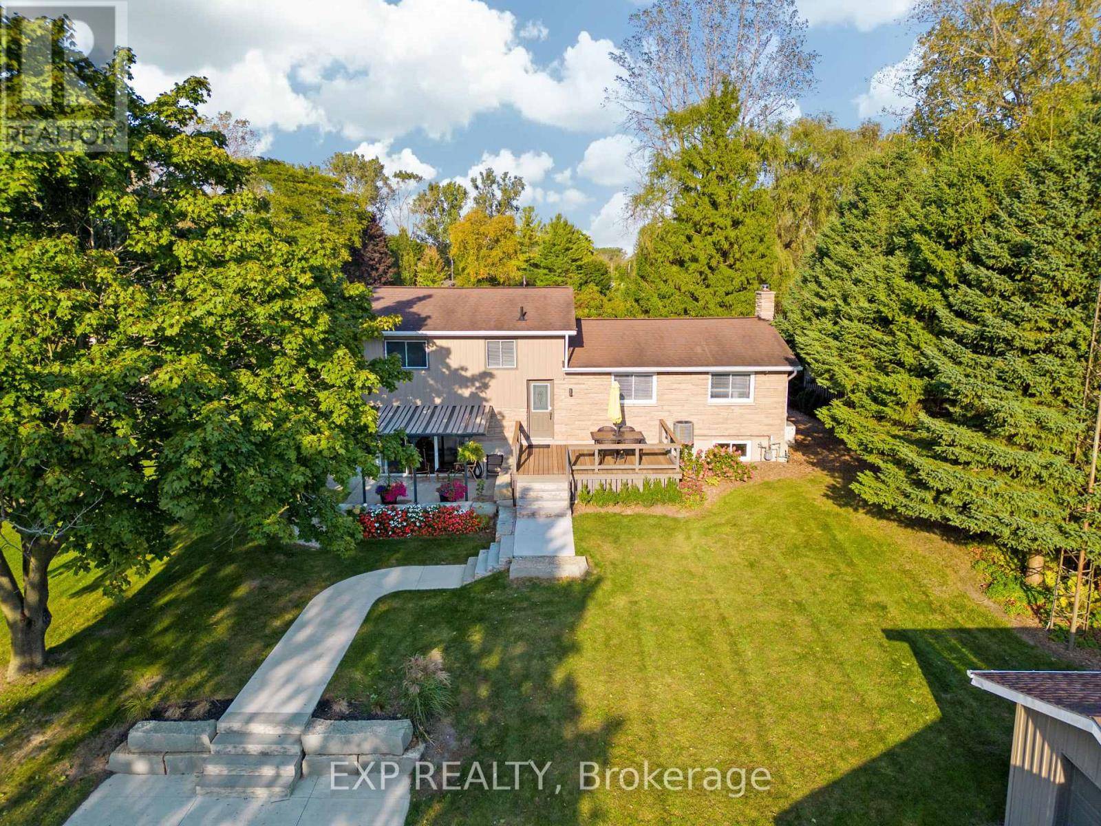 Lambton Shores (port Franks), ON N0M2N0,9952 PRINCE PHILIP STREET