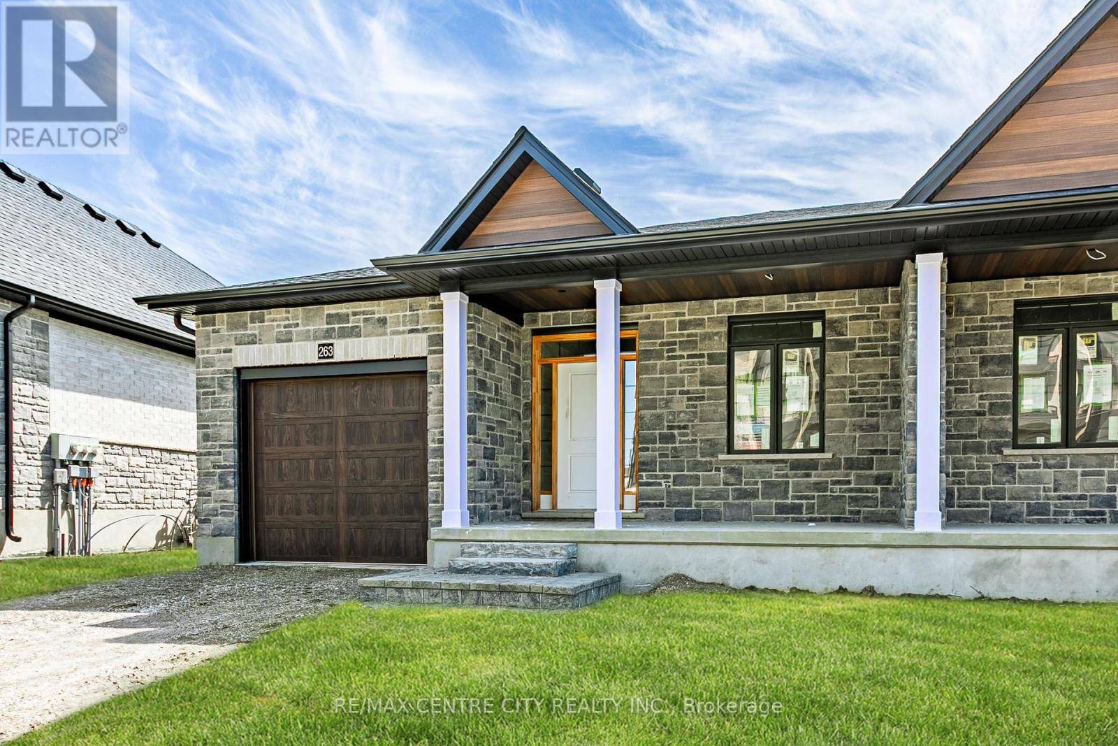 London, ON N6H0B5,263 SOUTH CARRIAGE ROAD