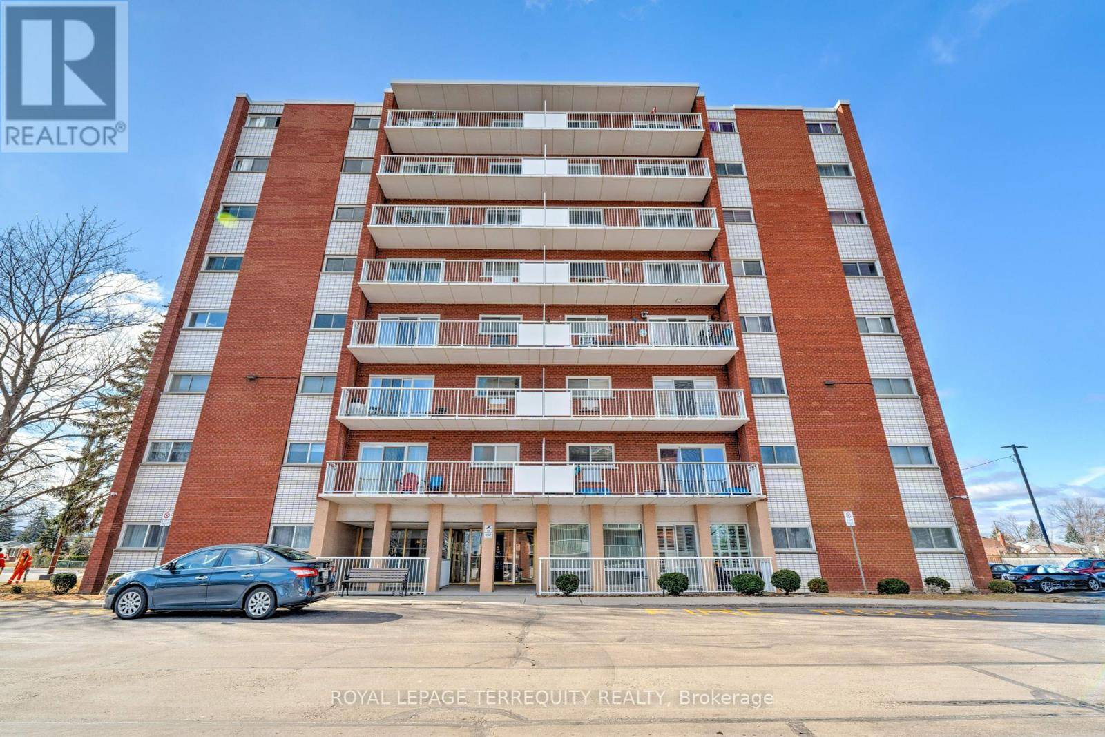Hamilton (corman), ON L8K4E1,10 WOODMAN DR South #101