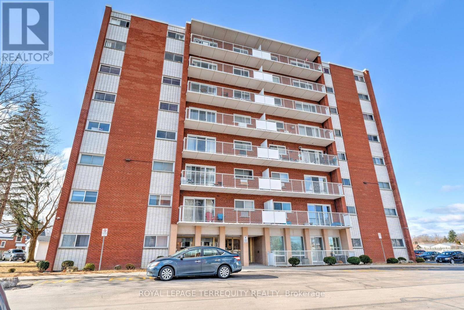 Hamilton (corman), ON L8K4E1,10 WOODMAN DR South #101